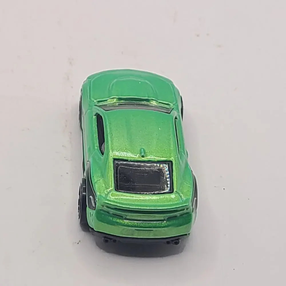 2016-2024 CHEVY CHEVROLET CAMARO ZL1 GREEN 1/64 SCALE DIORAMA DIECAST MODEL CAR
